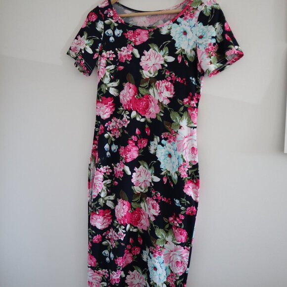 Floral bodycon midi dress, S - vibrant feminine flattering scoop neck dress - Picture 2 of 5